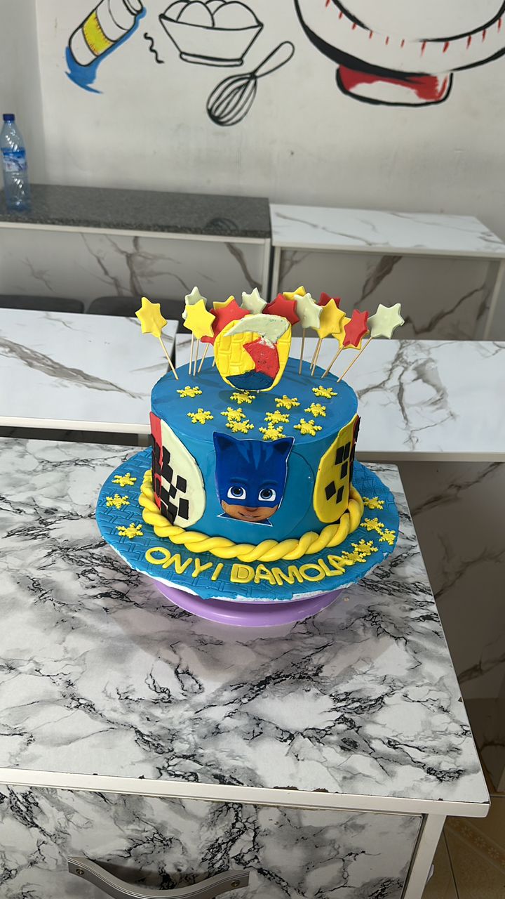 Size 8 two layer - ₦40k